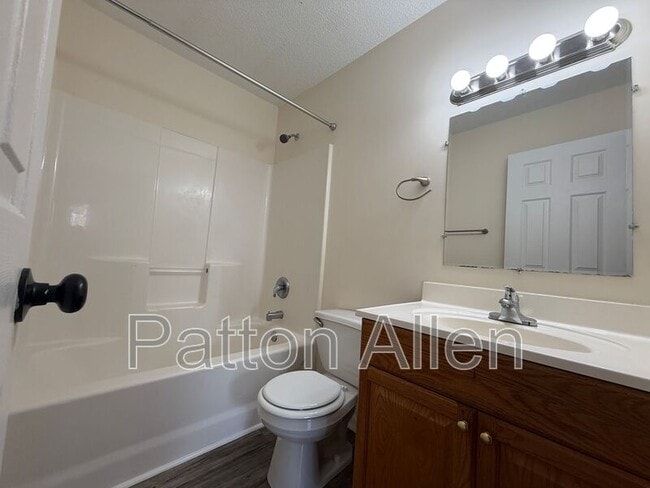 Building Photo - 20 Dawnwood Cir