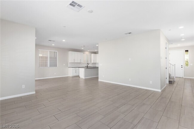 Building Photo - 204 Rondeau Ave