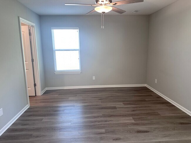 Building Photo - 709 Pampas St