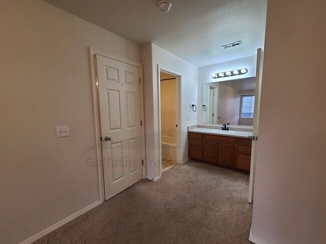 Building Photo - 1098 Longbow Ln