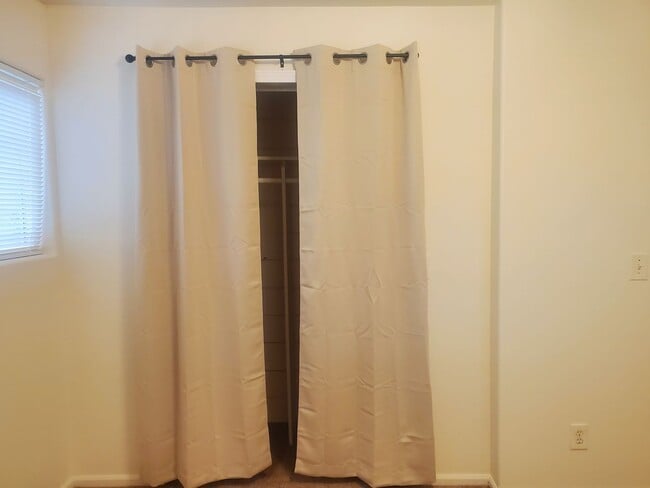 Building Photo - 2 bdrm, 1 bath house $1895 rent,