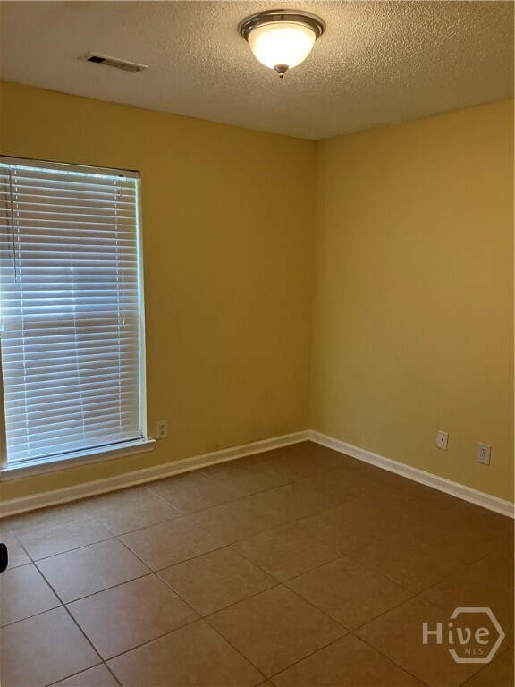 Building Photo - 164 River Bend Dr