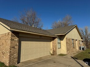 Building Photo - 3 bed, 2 bath and a 2 car garage duplex fo...