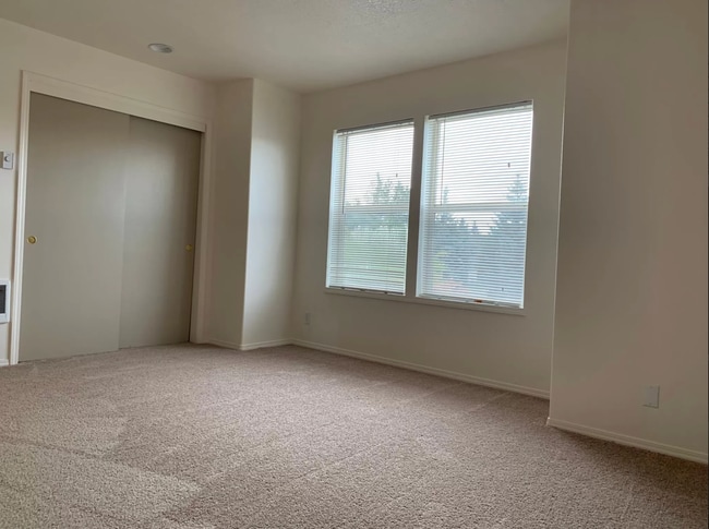 Building Photo - Cozy 2 Bed, 1.5 Bath Town Home!