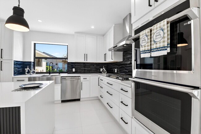 Building Photo - 1410 Beta Ct N