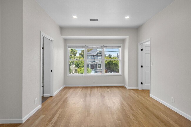 Building Photo - 2026 San Antonio Ave