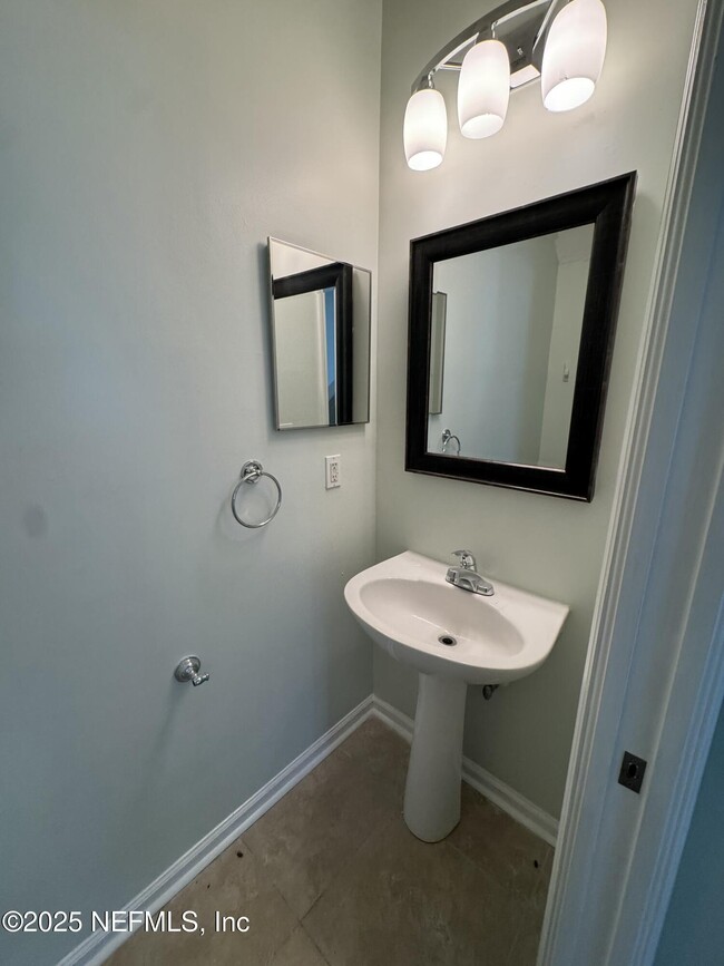 Building Photo - 454 Sherwood Oaks Dr