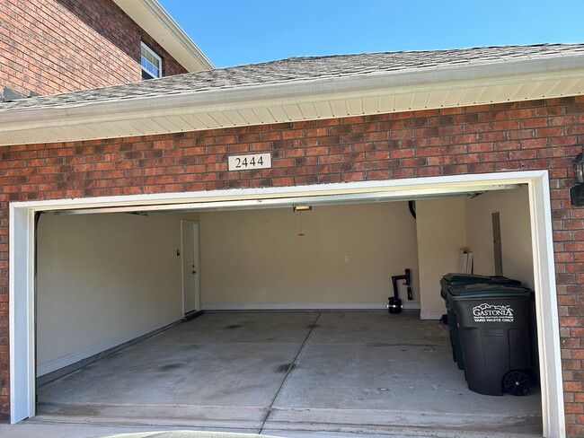 Building Photo - 2444 Glyncastle Way