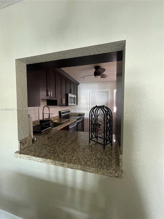 Building Photo - 410 SE 2nd St