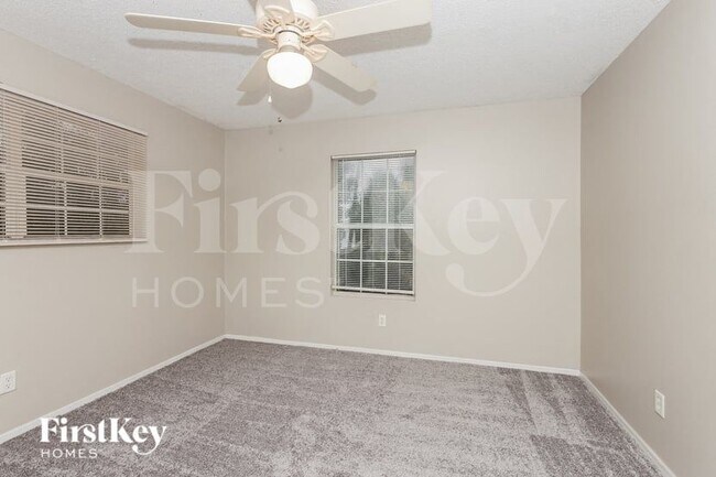 Building Photo - 830 Burland St