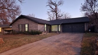 Building Photo - 1620 W Northgate Dr