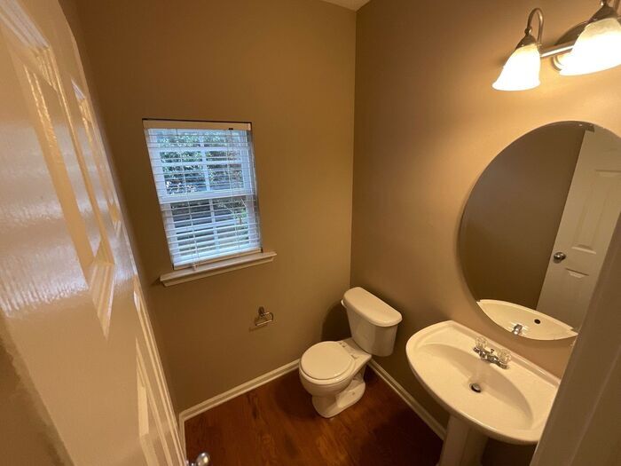 Building Photo - 504 Quinn Dr