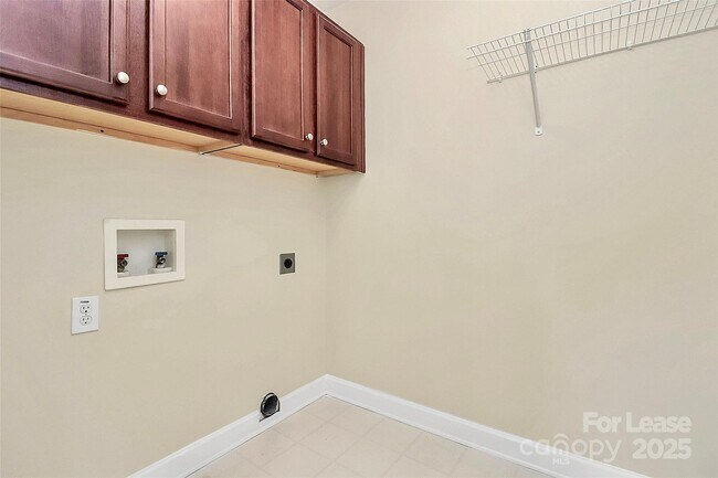 Building Photo - 7125 Weavers Run
