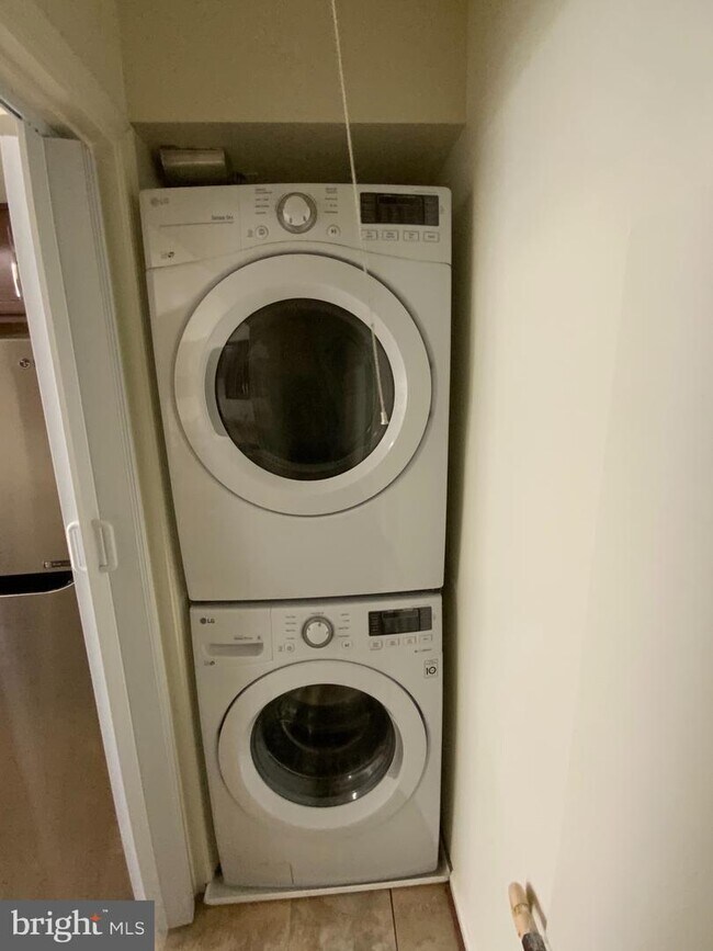 Building Photo - 14905 Cleese Ct