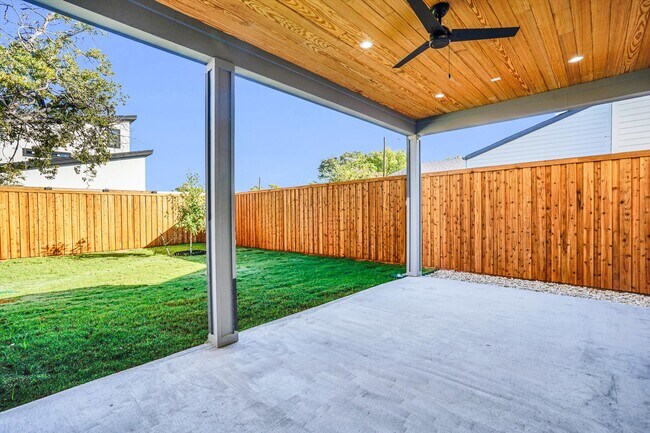 Building Photo - 1707 Nomas St