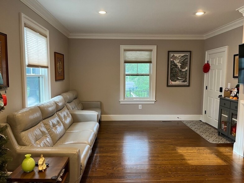 Building Photo - 20 Waban St