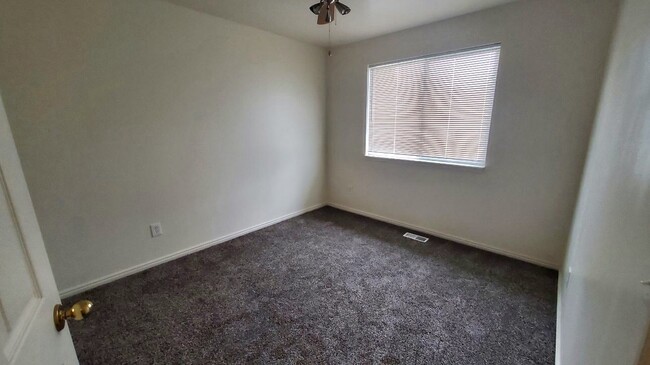 Building Photo - Kaysville #3