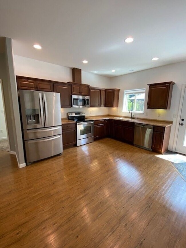 Building Photo - !!!COMING SOON!!! Lovely Ranch Style Home ...