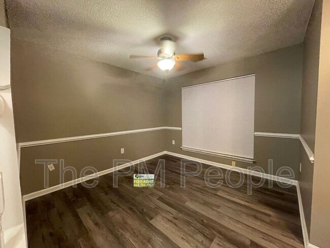 Building Photo - 201 Fairview Lake Way