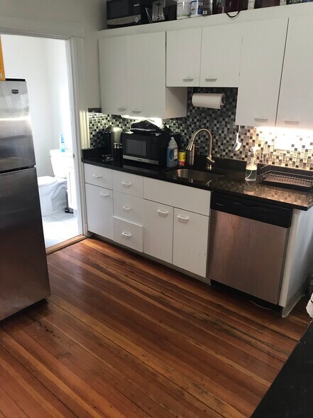 Primary Photo - 21 Warner St