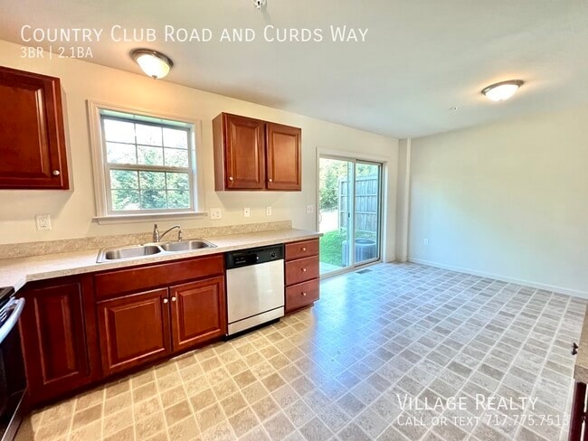 Building Photo - 721 Country Club Rd