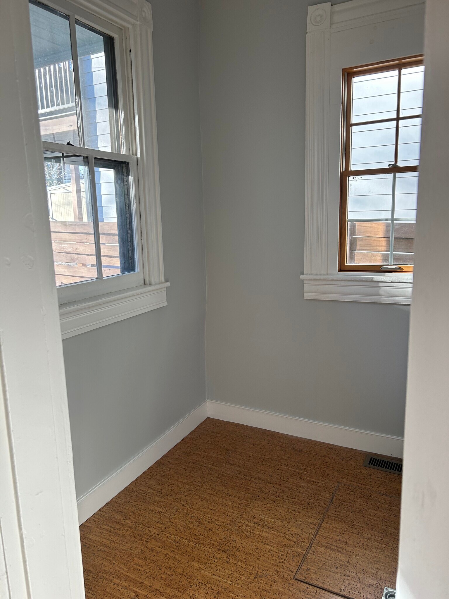 Building Photo - 1103 Oakwood Ave