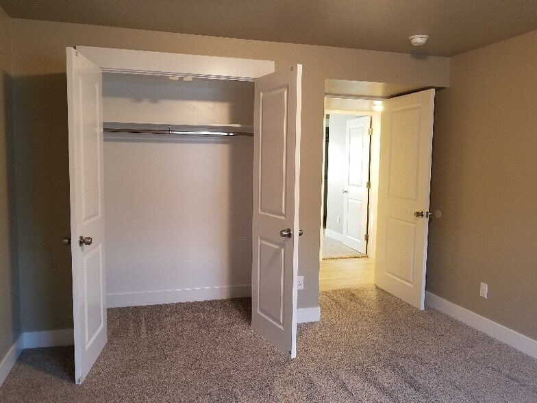 Building Photo - 464 N 300 E