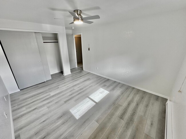 Building Photo - Newly Remodeled Top-Floor Duplex w/ Lake a...