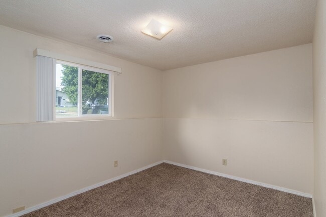 Building Photo - 1309 Pineview St