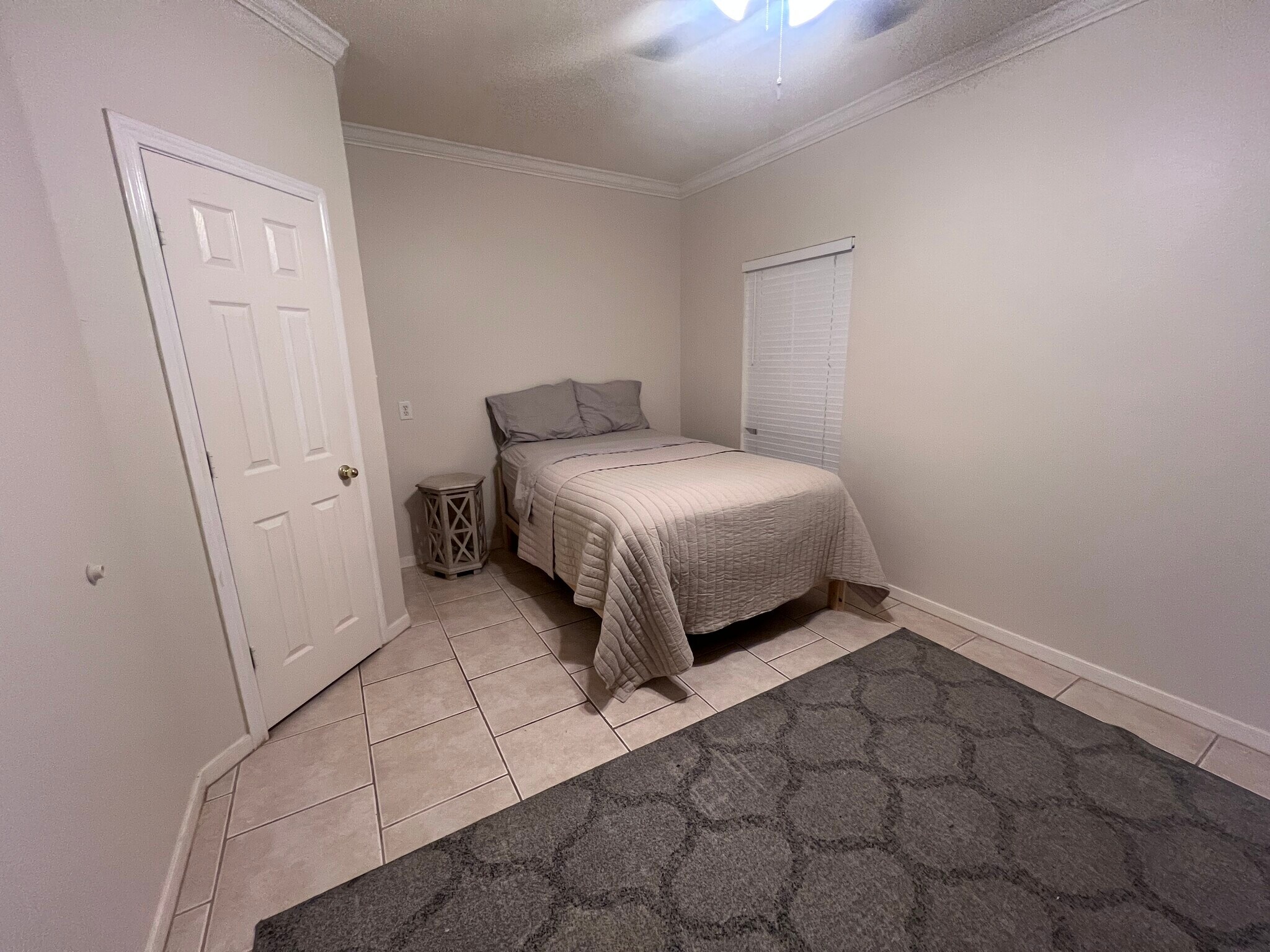 Building Photo - 2324 Sheridan St