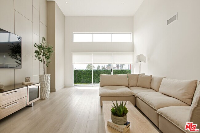 Building Photo - 10630 Wilkins Ave