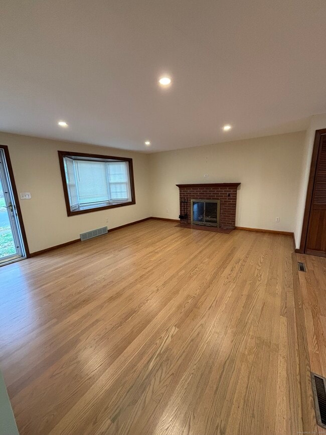 Building Photo - 125 Douglas St