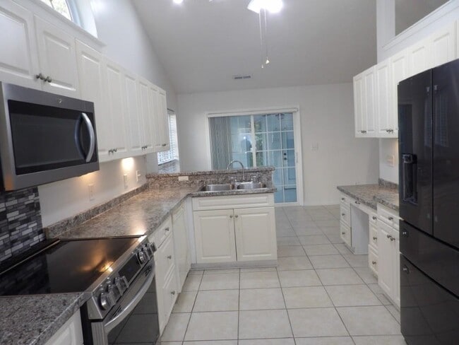 Building Photo - 5040 Capulet Cir