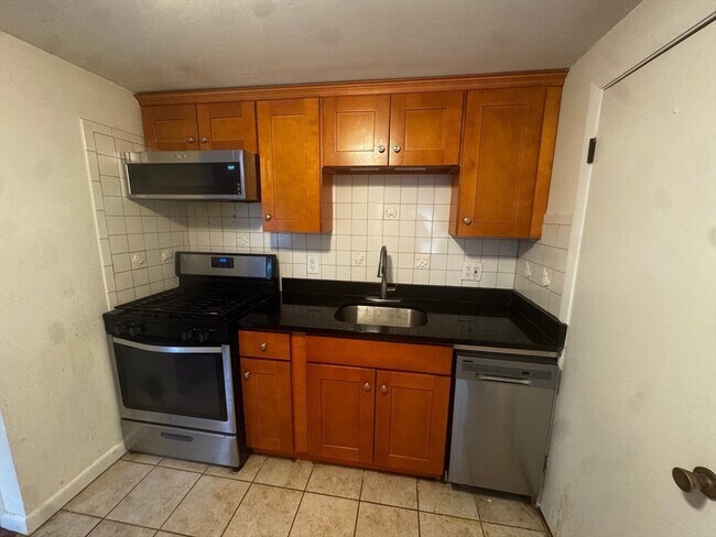 Building Photo - 87R Madison St