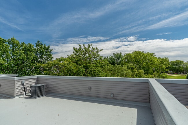 Building Photo - Bailey on the Park