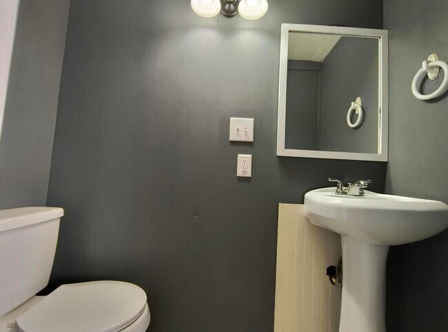 Building Photo - Cute 3-Bedroom Home in Sterling City AVAILABLE SOON!