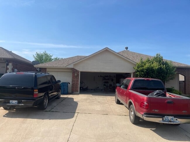 Building Photo - Beautiful edmond home for lease
