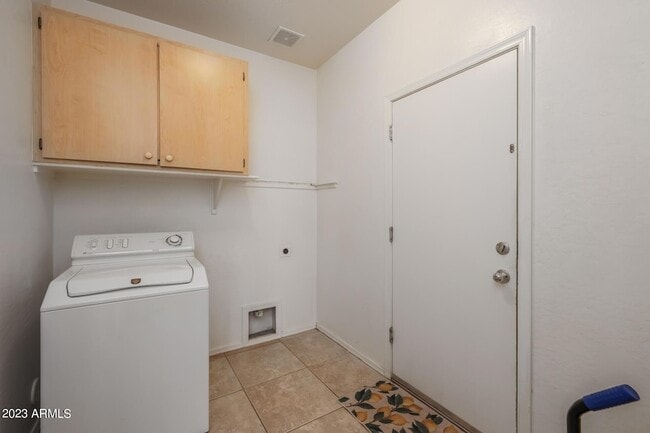 Building Photo - 3112 S 82nd Ln