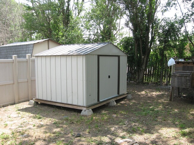 Building Photo - 1213 Park St