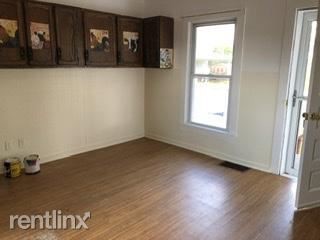 Building Photo - 3 br, 1.5 bath House - 19242 Mosher Rd