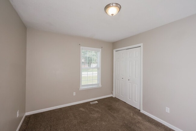 Building Photo - 127 Agin Way