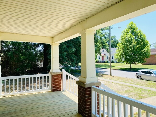 Building Photo - 2507 Seminary Ave