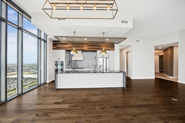 Building Photo - 9757 Katy Fwy