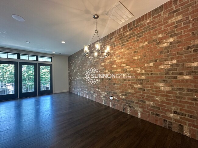 Building Photo - 3 Bed 3.5 Bath Townhome in NODA