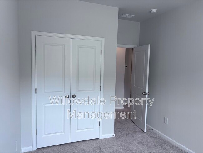 Building Photo - 187 Central Townes Wy