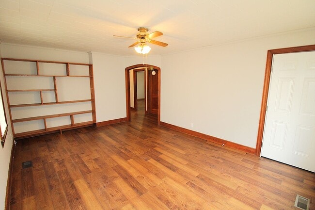 Building Photo - 3 Bedroom Home in Mount Holly, NC (Lawn Ca...