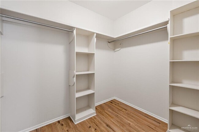 Building Photo - 13 E Stubbs St