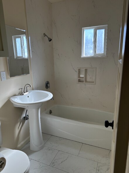 Building Photo - 2580-2580 N Brighton St