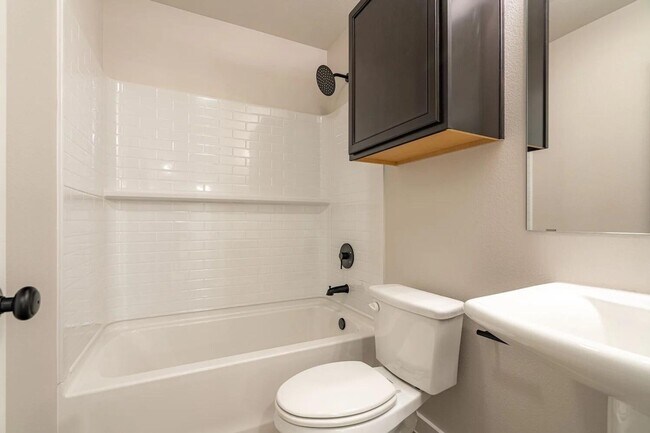 Building Photo - PRE-LEASING for JULY MOVE-IN - Charming 3 Bedroom Home