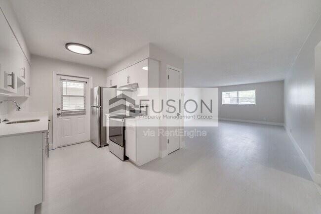 Building Photo - 921 SW 74th Terrace